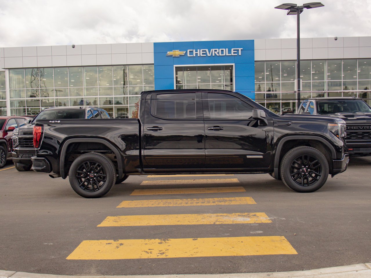 2024 GMC Sierra 1500 4WD Crew Cab 147 Elevation Black Sherwood Park - photo #11
