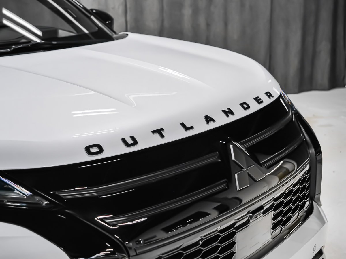 2026 Mitsubishi Outlander Plug-In Hybrid GT NOIR White Montreal - photo #4
