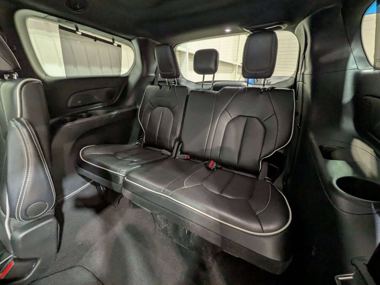 2025 Chrysler Pacifica Limited FWD White Val-David - photo #14