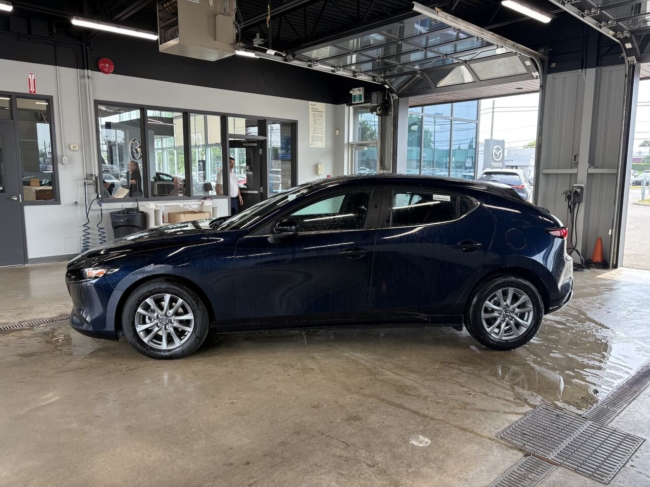 MAZDA Mazda3 Sport GX 2026 Bleu cristal foncé mica Châteauguay - photo #4