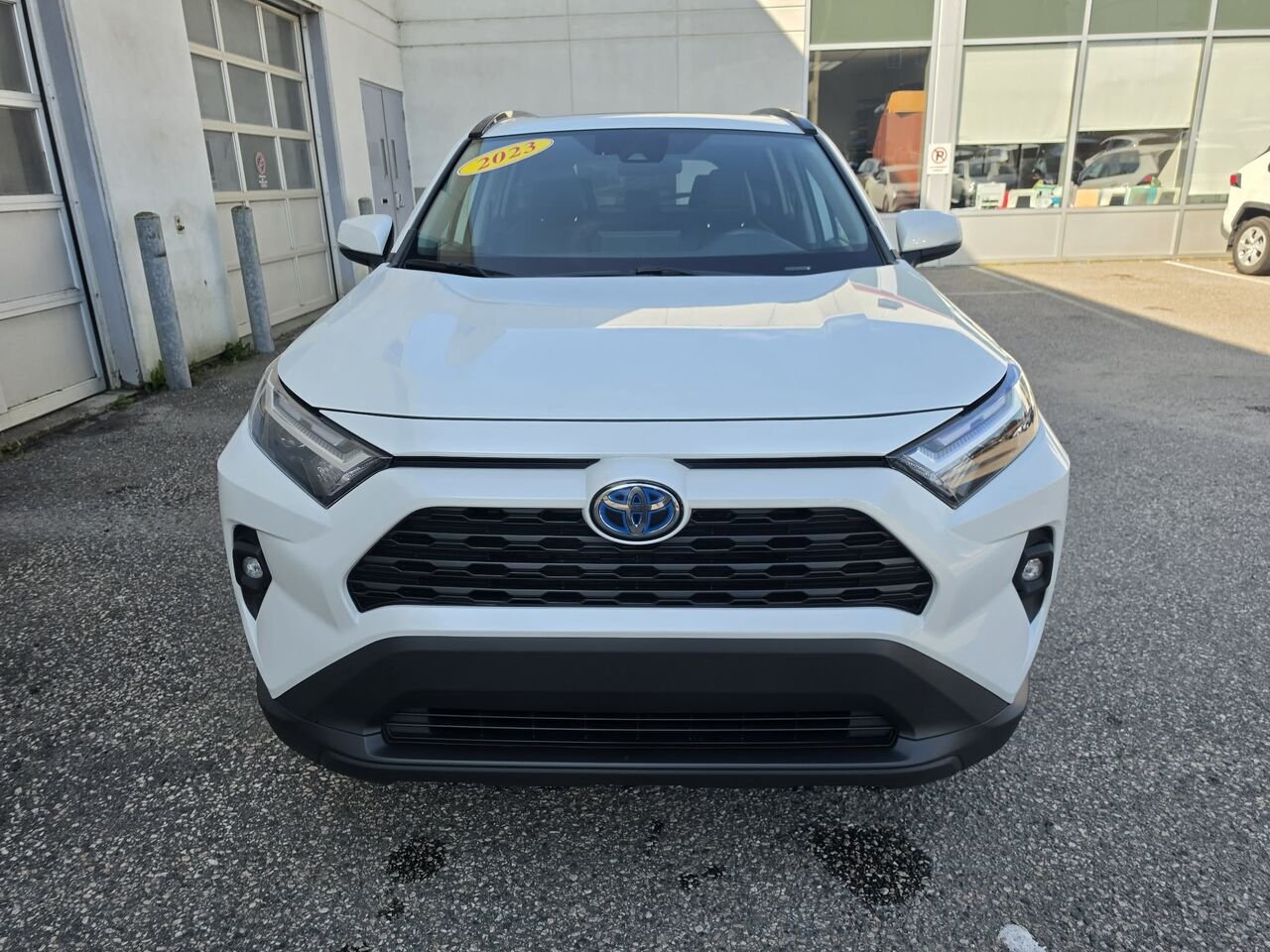 Toyota RAV4 XLE HYBRIDE 2023 Blanc Mont-Laurier - photo #1