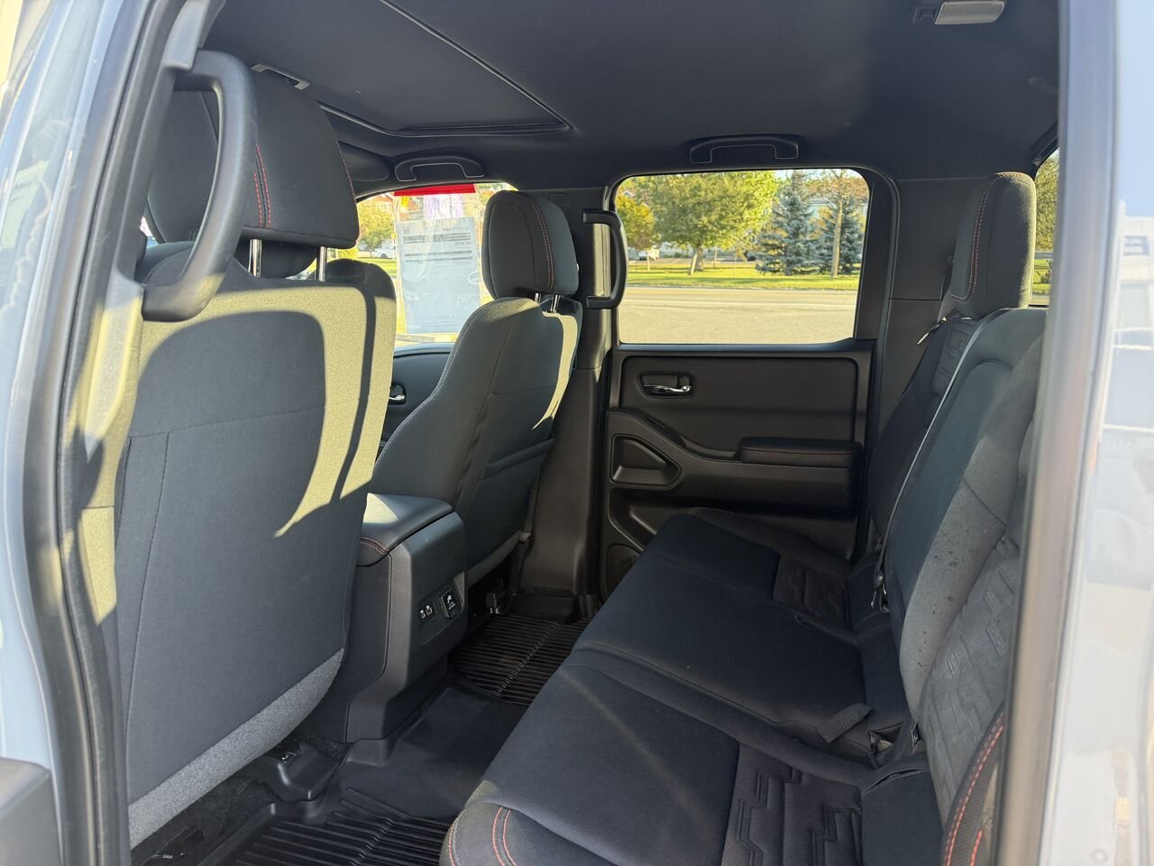 Nissan Frontier 2024 Gris Montmagny - photo #5