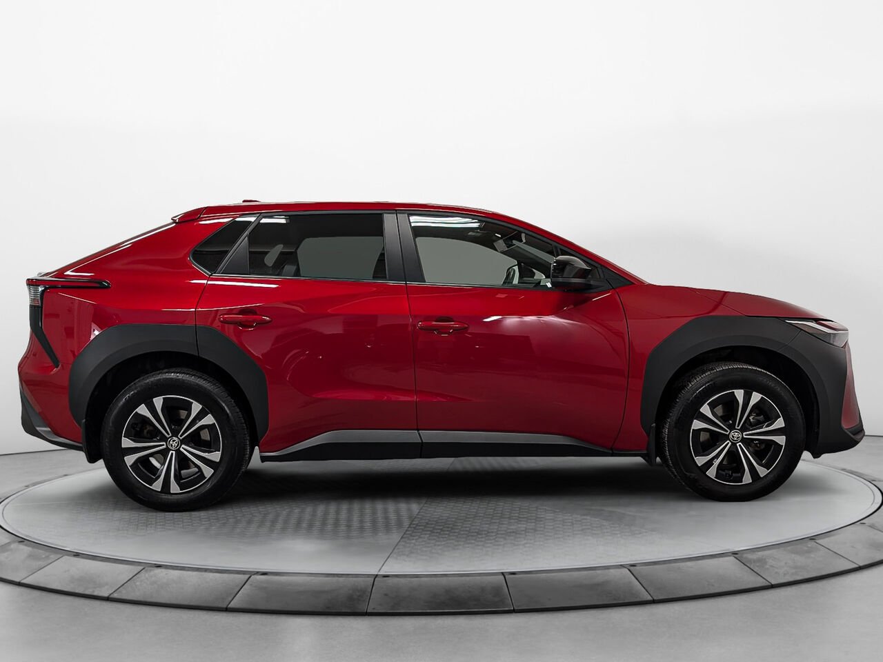 Toyota BZ4X XLE AWD Toit Ouvrant 2024 Rouge Sherbrooke - photo #6