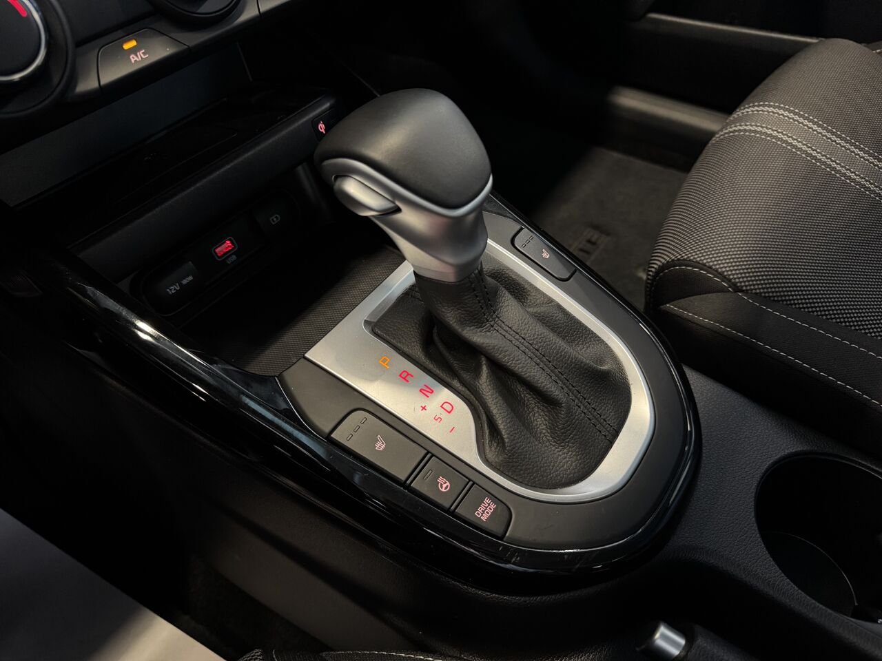 2024 Kia Forte White Saint-Eustache - photo #20