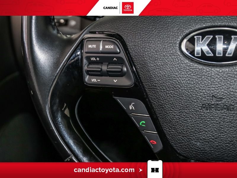2017 Kia Forte White Laval - photo #21