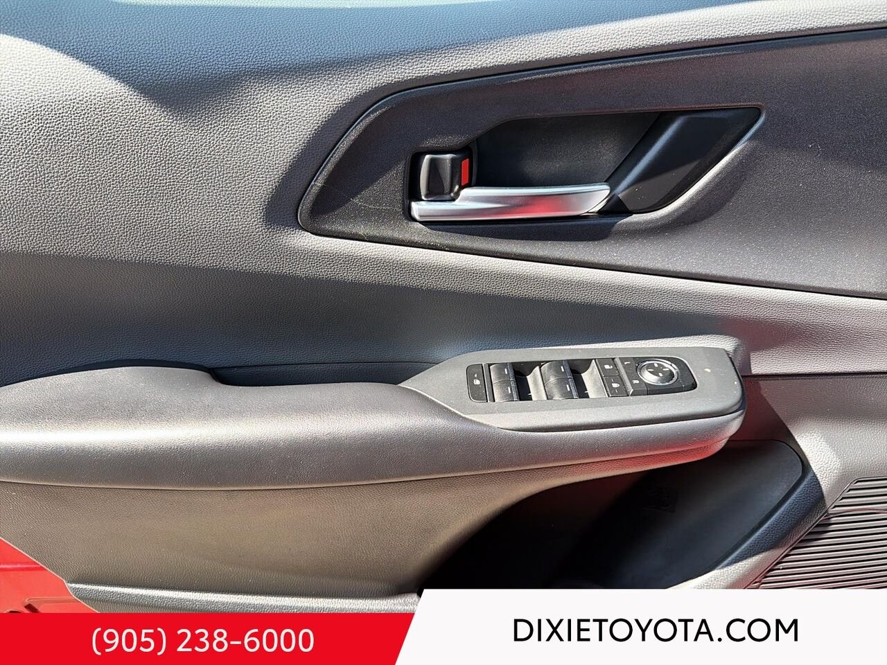 2023 Toyota Prius HYBRID XLE AWD / HEATED SEATS / ALLOY WHEELS / TOYOTA SAFETY SENSE / CARPLAY AND ANDROID AUTO Supersonic Red Mississauga - photo #7