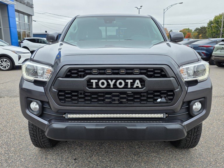 Toyota Tacoma SR5 4X4 2022 Gris
