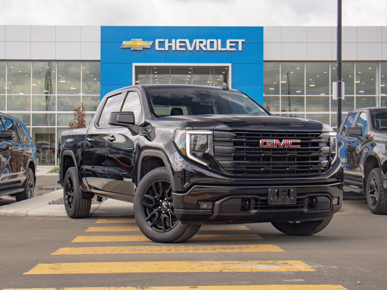 2024 GMC Sierra 1500 4WD Crew Cab 147 Elevation Black Sherwood Park - photo #1
