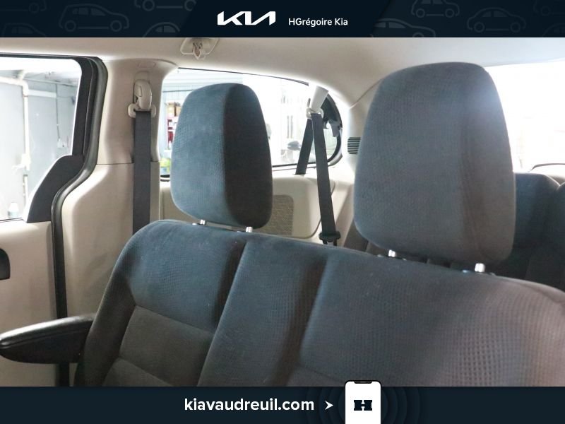 2015 Dodge GR Caravan Grey Laval - photo #11