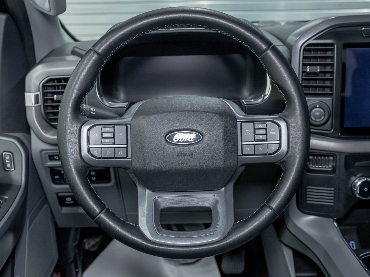 Ford F-150 Lightning XLT CREW 4X4 *SIEGES CHAUF* CAM 360 *CHARGE RAPIDE 2024 Noir Saint-Jérôme - photo #13
