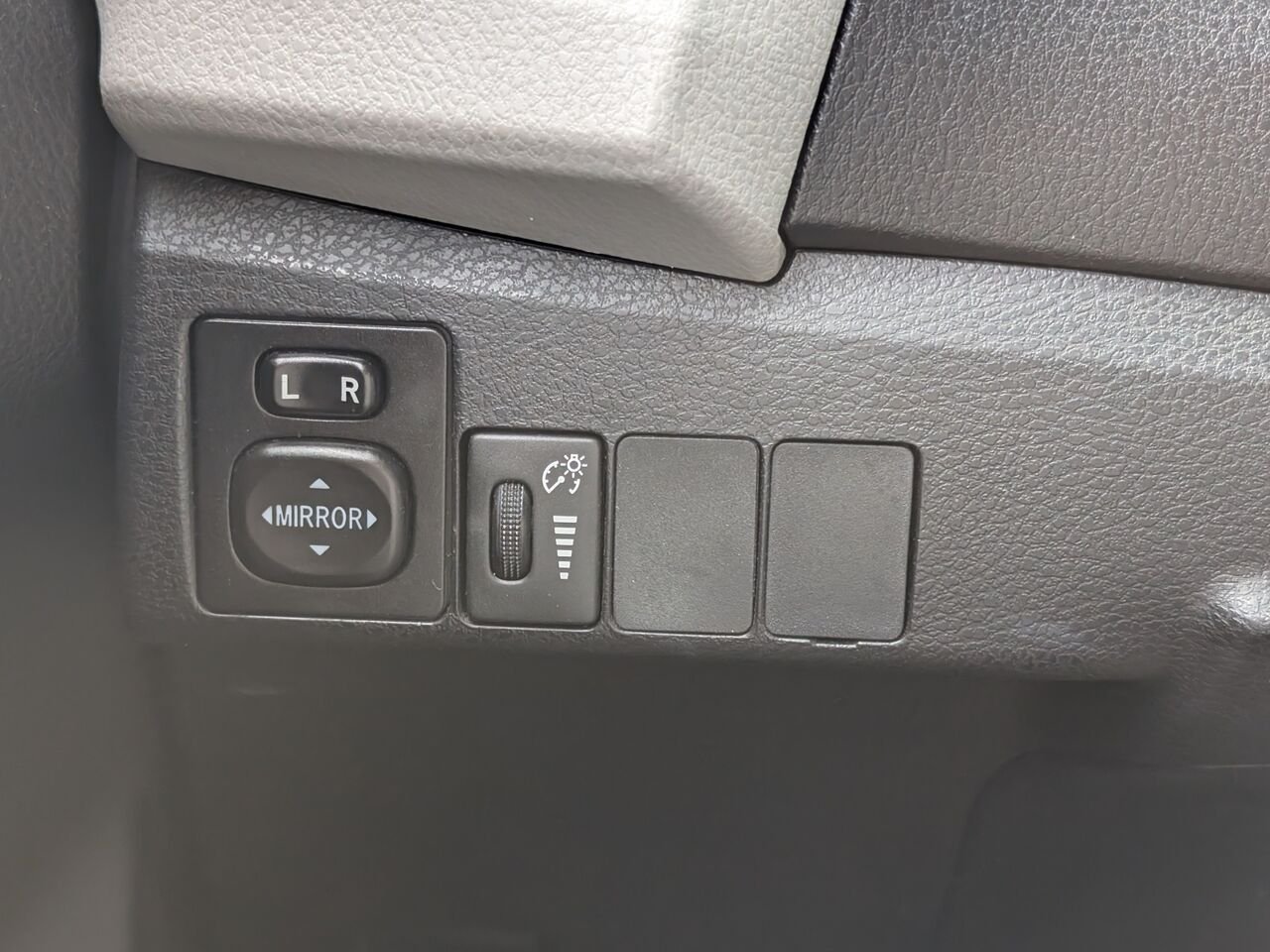 2016 Toyota Corolla 2T1BURHE0GC524640 Silver Sherbrooke - photo #11