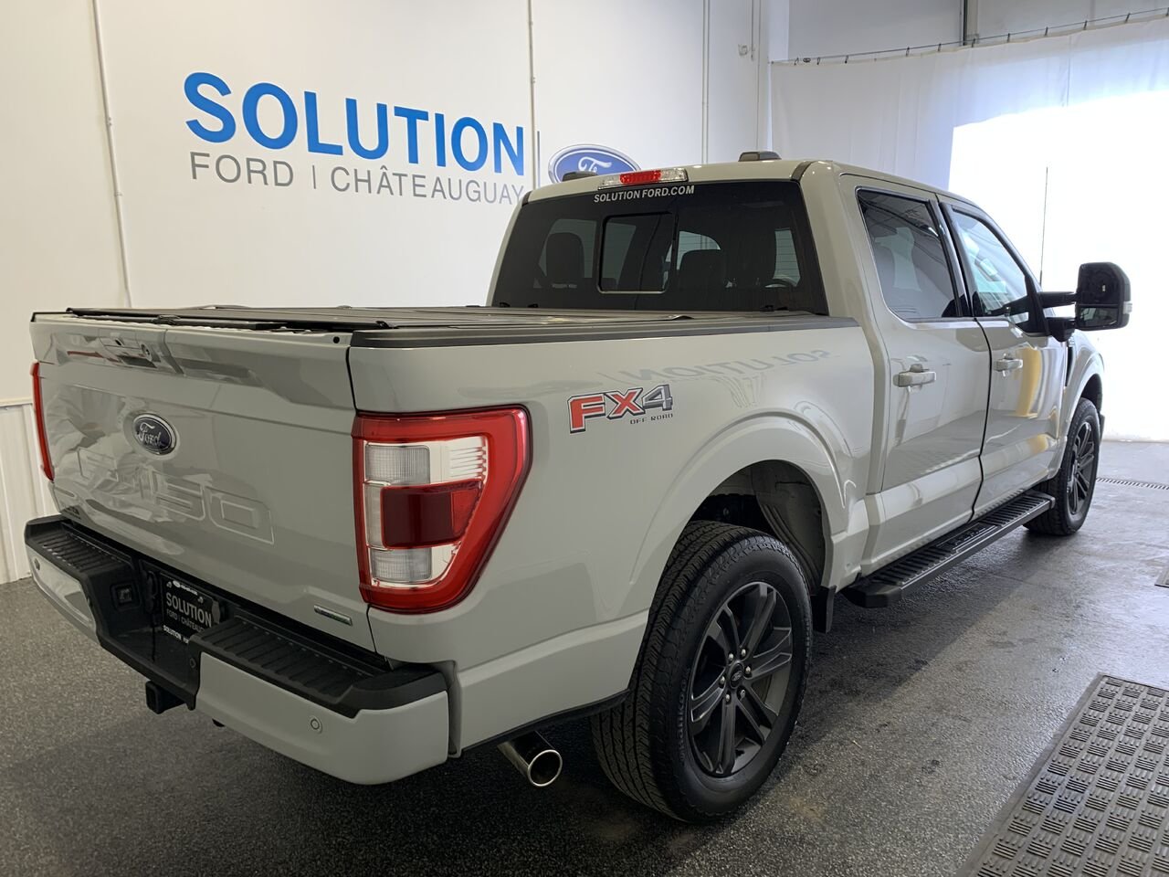 2023 Ford F-150 Grey Saint-Eustache - photo #8