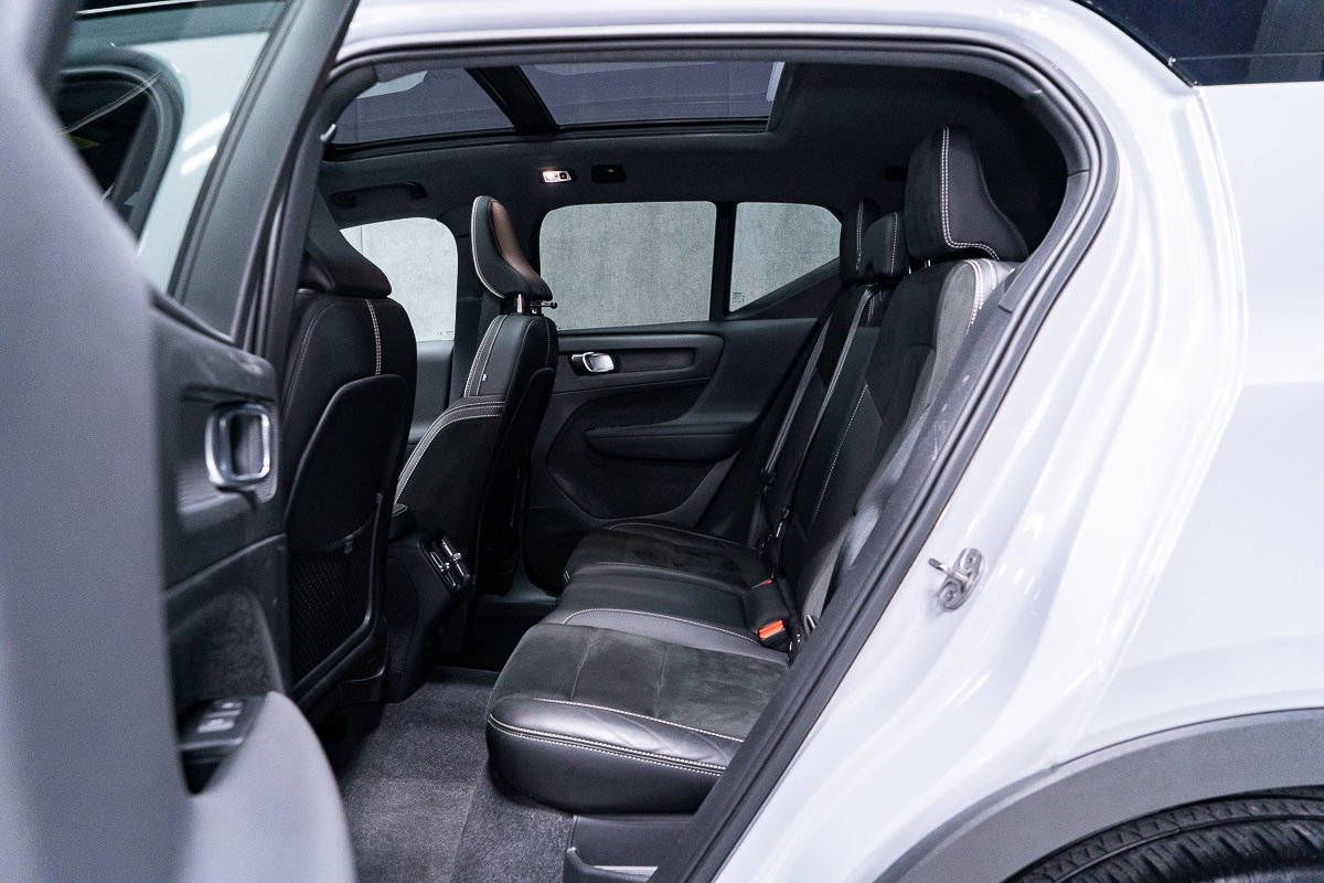 Volvo XC40 T5 R-DESIGN CLIMAT ADVANCED HARMAN KARDON 2022 Argent Montréal - photo #19