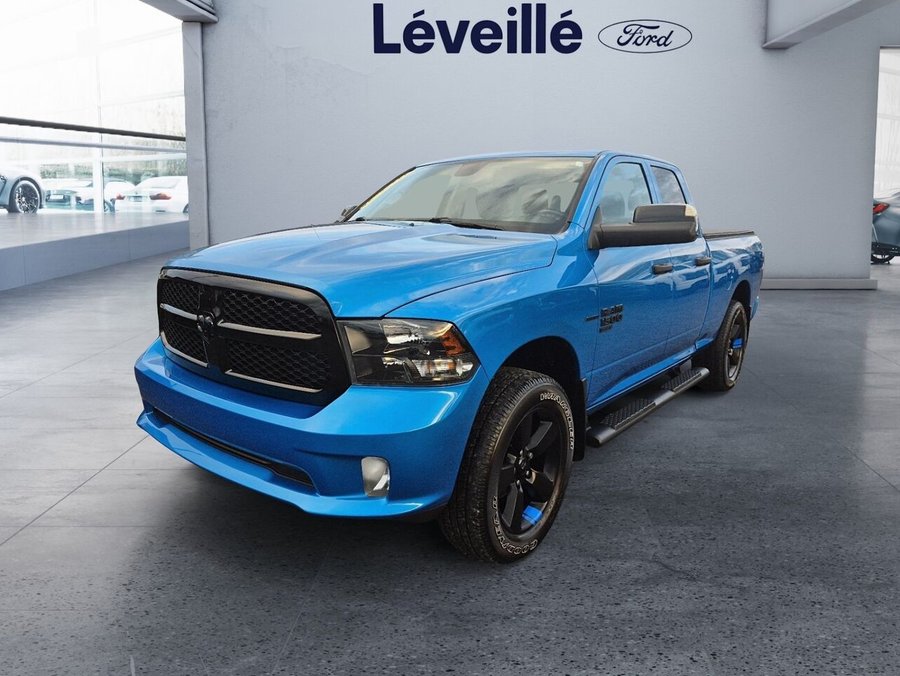 Ram 1500 Classic Express Quad Cab ** EDITION NUIT ** ENS. SOUS ZERO ** BAS KILO ** CARFAX CLEAN6 pi 4 po 2022 Bleu