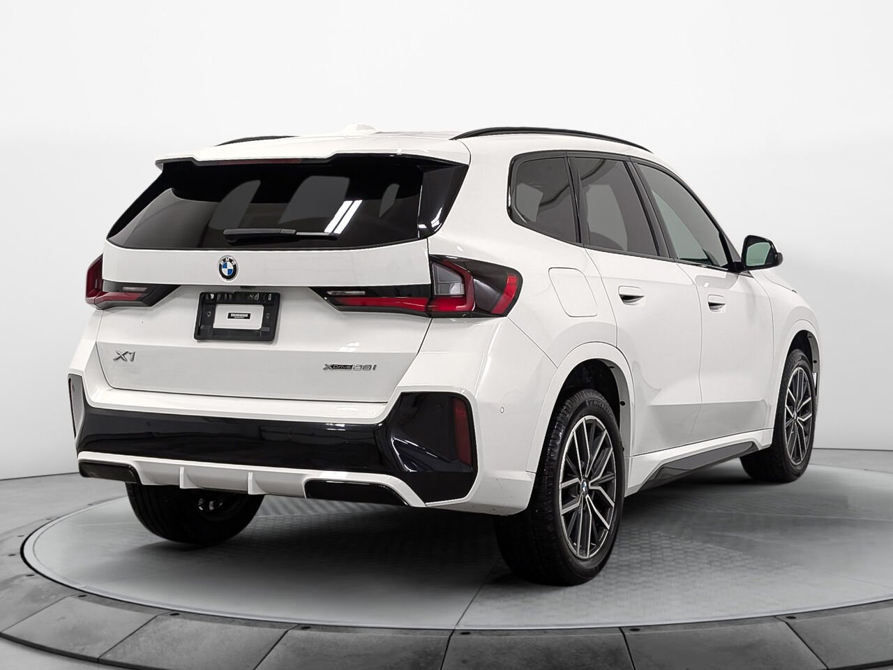 BMW X1 xDrive 28i M Sport Premium Essential Pack 2023 Blanc Sherbrooke - photo #5
