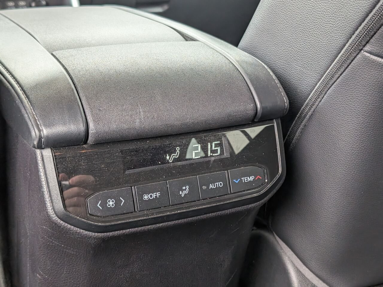 2023 Toyota Highlander 5TDKDRBH8PS027958 Silver Sherbrooke - photo #17