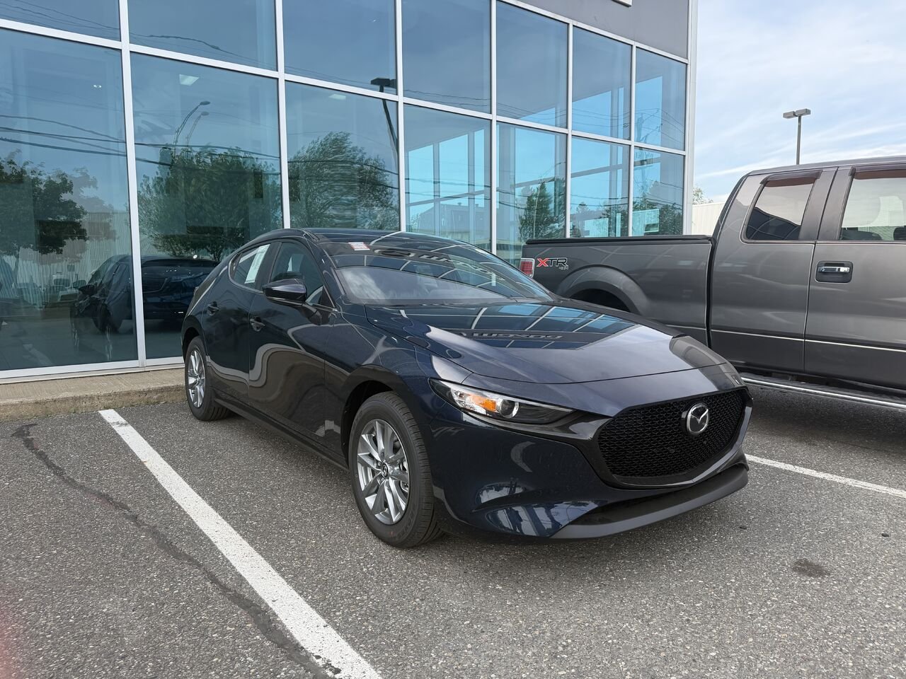 2026 MAZDA Mazda3 Sport Deep Crystal Blue Mica Ste-Marie - photo #2