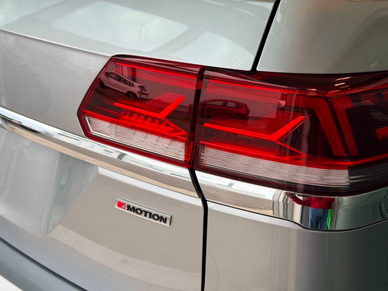 2021 Volkswagen Atlas Silver Notre-Dame-des-Prairies - photo #11