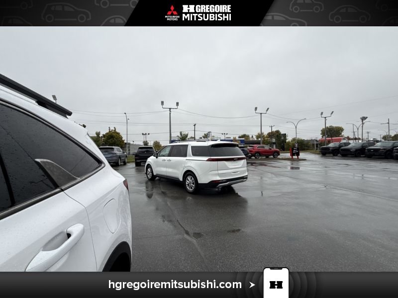 2023 Kia Carnival White Laval - photo #7