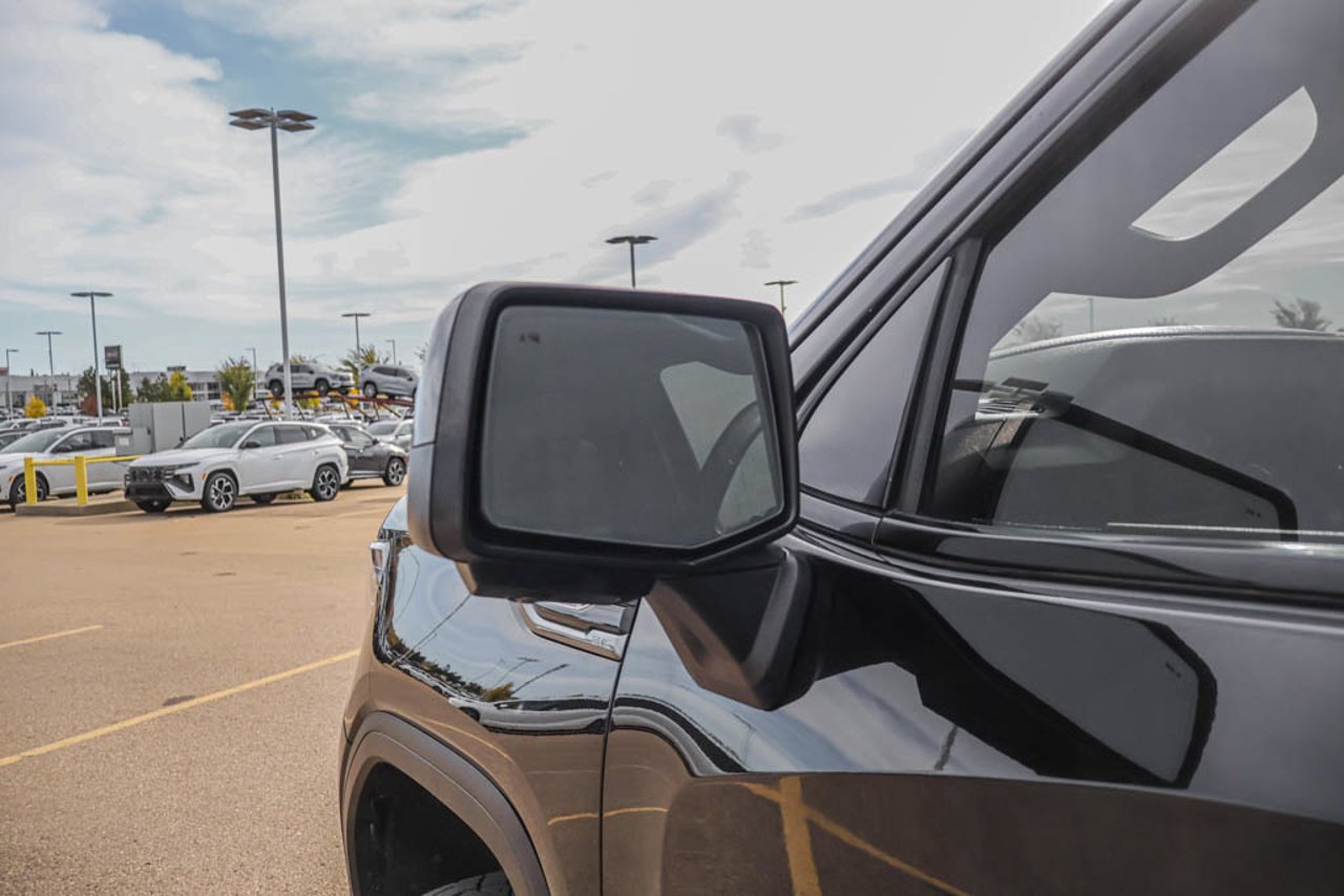 2022 GMC Sierra 1500 4WD Crew Cab 147 AT4 Black Sherwood Park - photo #13
