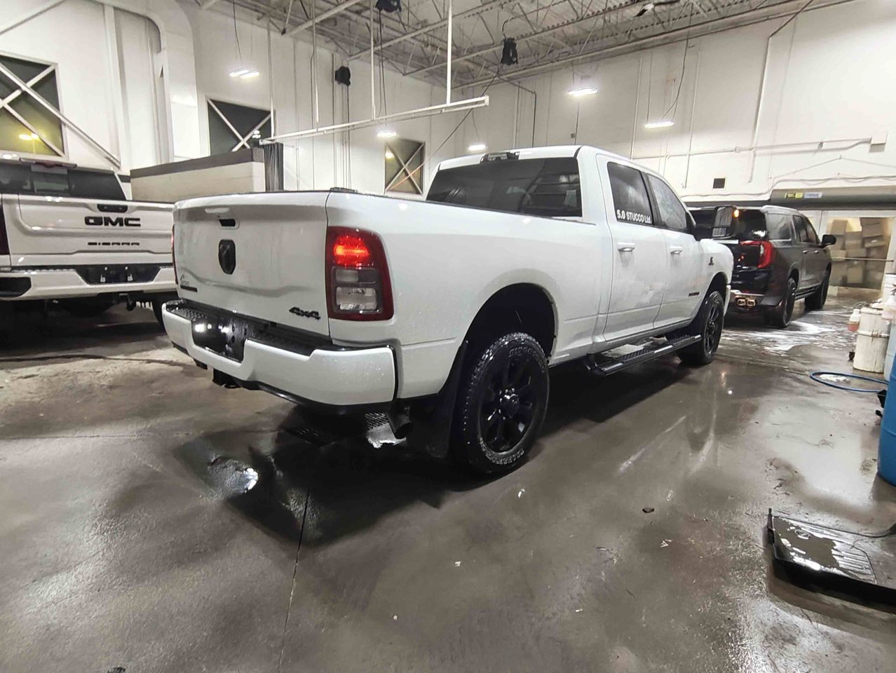 2024 Ram 2500 Big Horn 4x4 Crew Cab 6'4 Box White Sherwood Park - photo #5