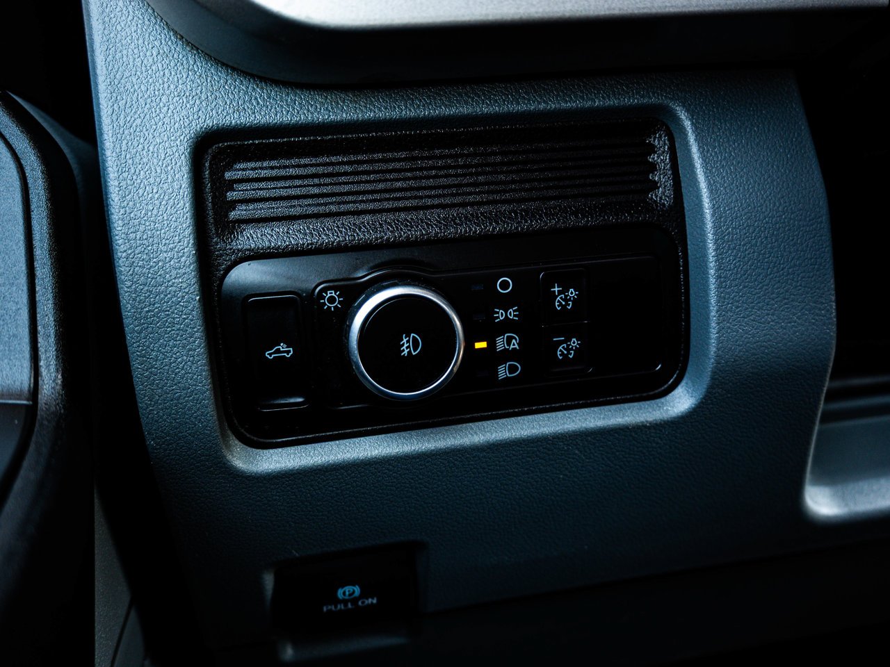 2024 Ford Super Duty F-350 SRW XL 4WD Crew Cab 179 WB 60 CA White Sherwood Park - photo #16