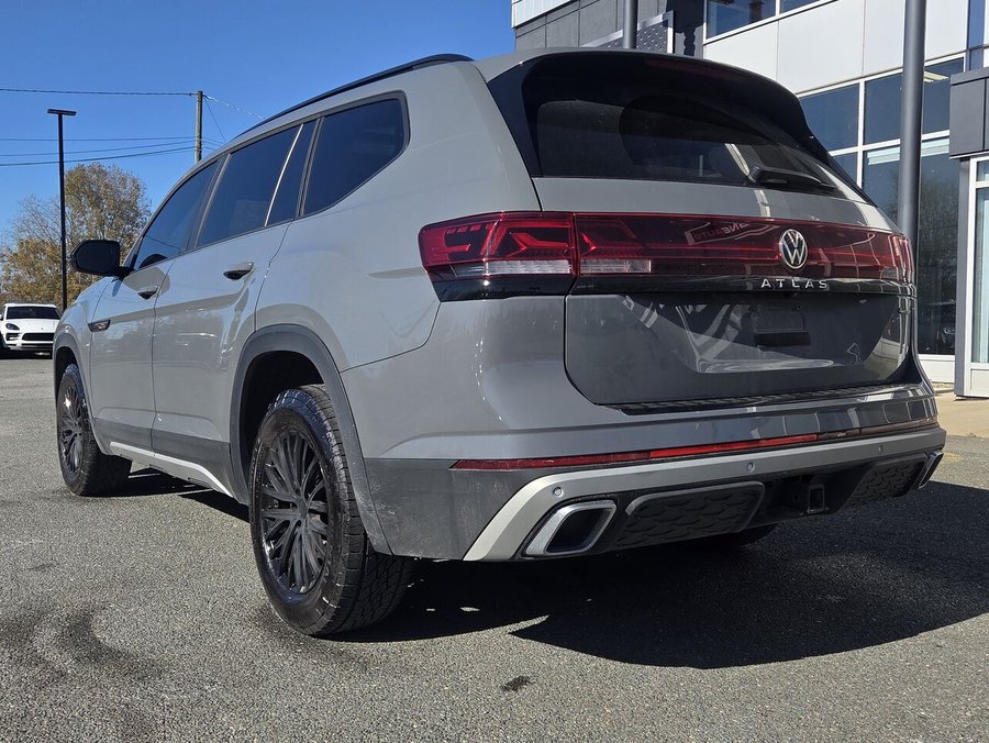 Volkswagen Atlas Peak Edition 7 PASSAGERS + CAPACITÉ DE REMORQUAGE JUSQU'À 5000LB 2024 Gris