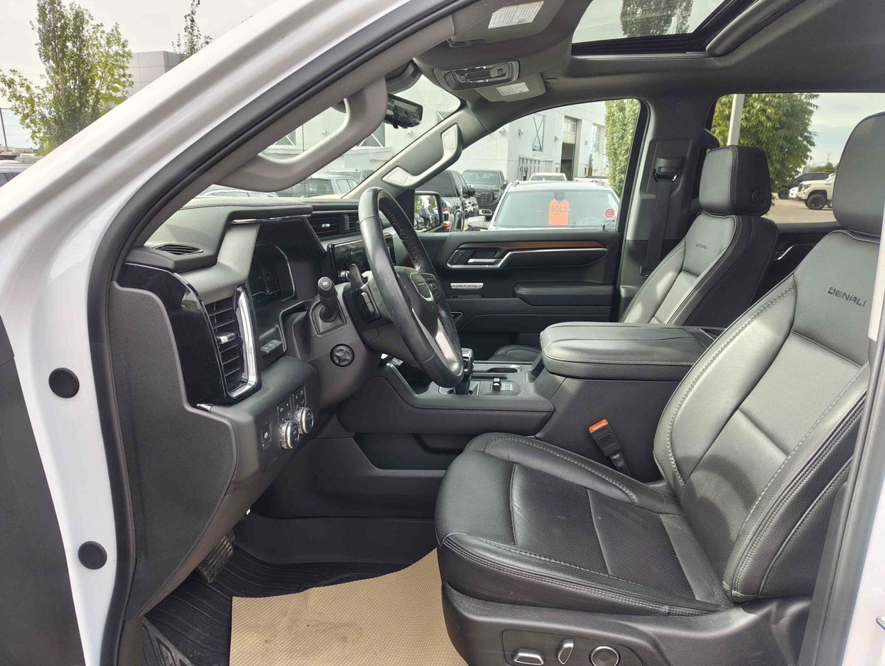 2025 GMC Sierra 1500 4WD Crew Cab 147 Denali White Sherwood Park - photo #7