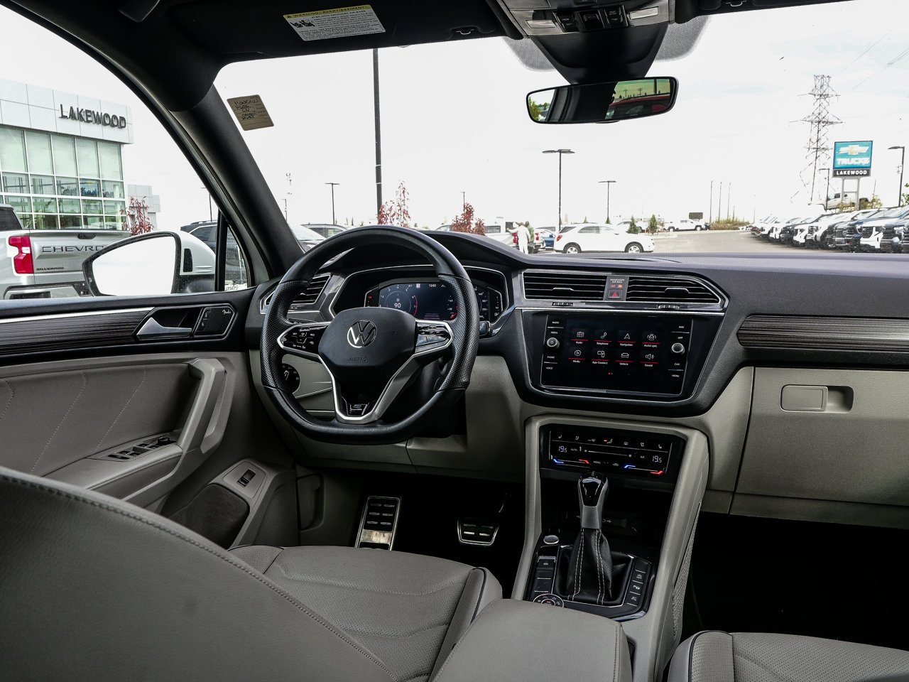 2024 Volkswagen Tiguan Highline R-Line 4MOTION White Sherwood Park - photo #32