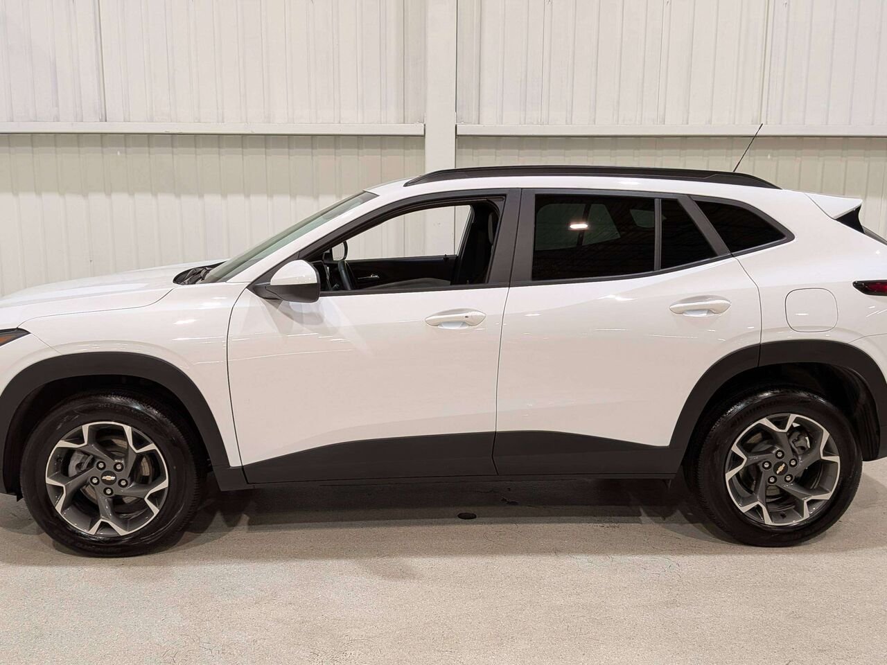 2025 Chevrolet Trax FWD 4dr LT White Val-David - photo #4