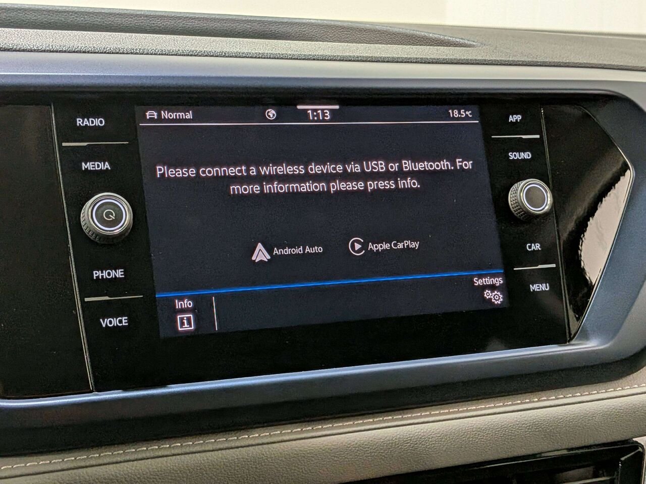 2024 Volkswagen Taos Comfortline 4MOTION Black Mirabel - photo #21