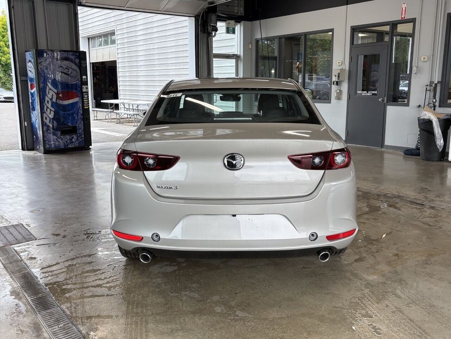 2026 MAZDA Mazda3 2026 Platinum Quartz Metallic