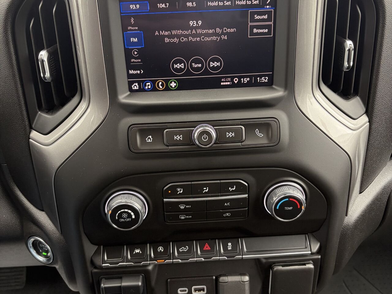 CHEVROLET SILVERADO K1500 CUSTOM Custom cabine multiplace 4RM 157 po 2024 Noir Gatineau - photo #6