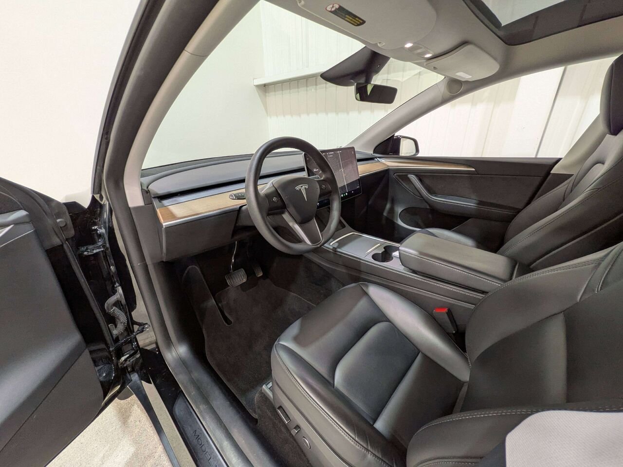 Tesla Model Y 2024 Noir Val-David - photo #10