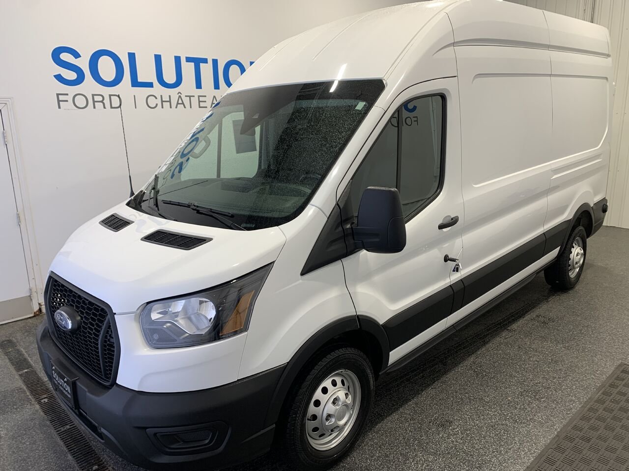 Ford Transit fourgon utilitaire HR 148WB AWD TRANSIT CARGO VAN, TOIT HAUT, 148WB, AWD 2025 Blanc Châteauguay - photo #0