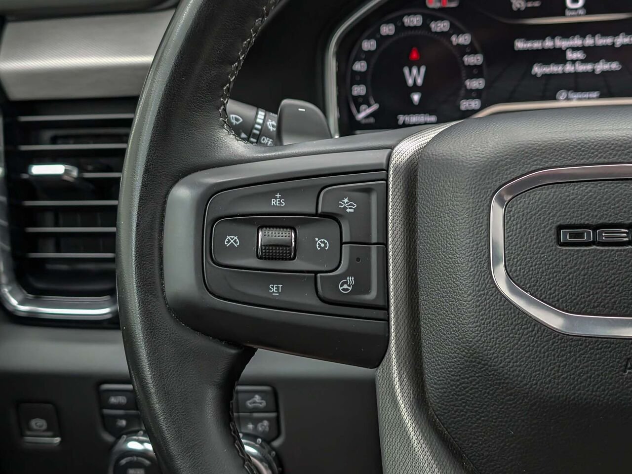 2024 GMC SIERRA 1500 4WD CREW CAB PICKUP Denali Toit Ouvrant Affichage Tête Haute Diesel White Sherbrooke - photo #24