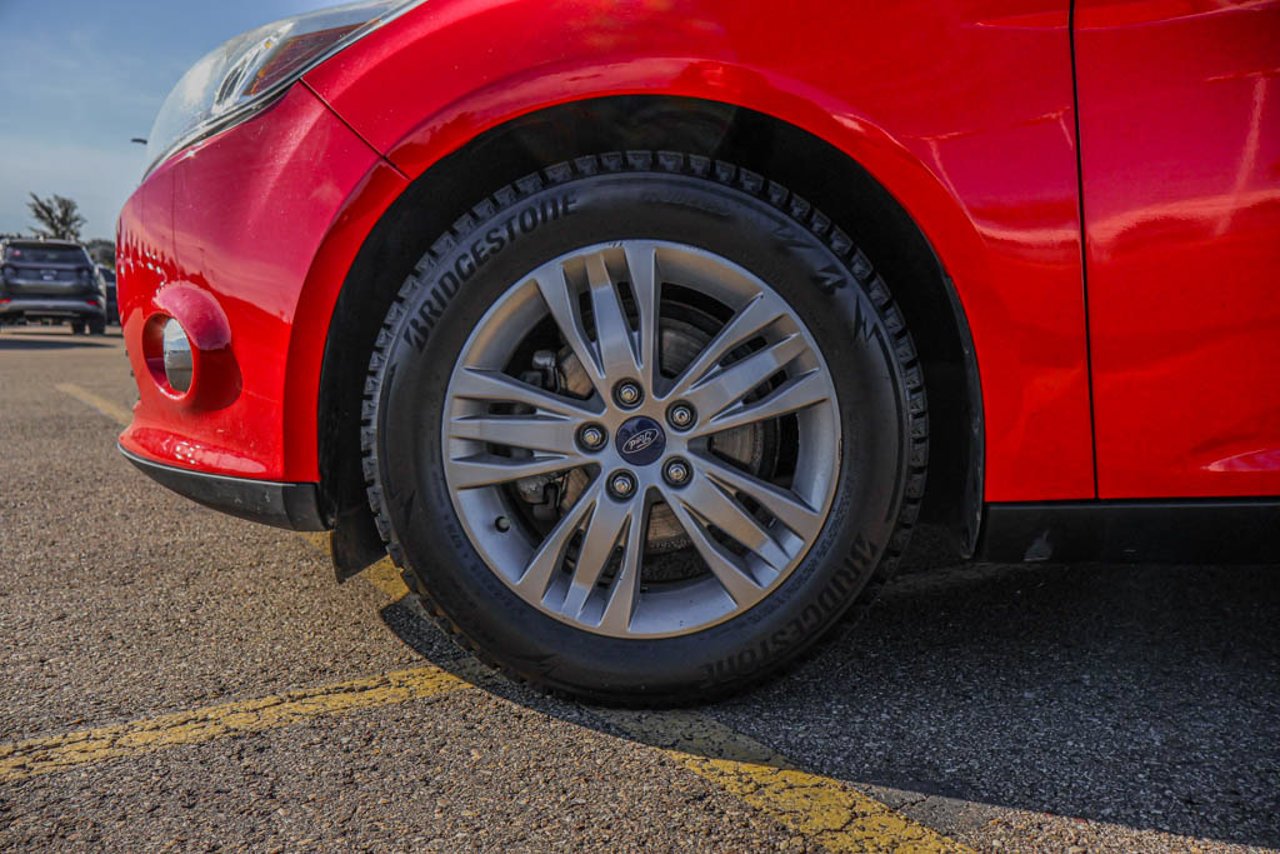 2012 Ford Focus 5dr HB SEL Red Sherwood Park - photo #12