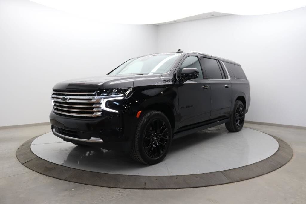 Chevrolet Suburban NIV 1GNSKGKT4PR480429 2023 Noir Chicoutimi - photo #0
