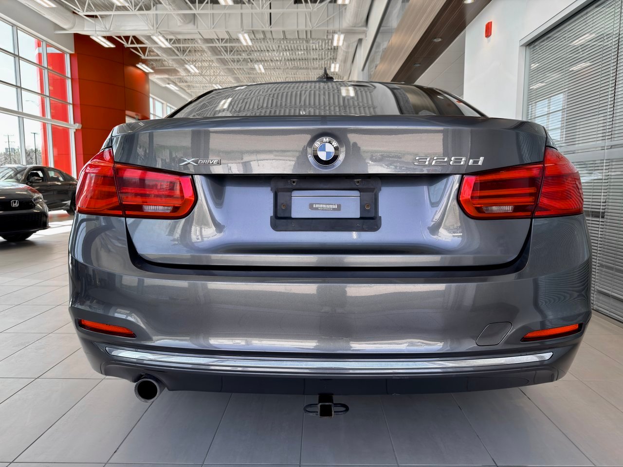 2016 BMW 3 Series Beige Notre-Dame-des-Prairies - photo #9