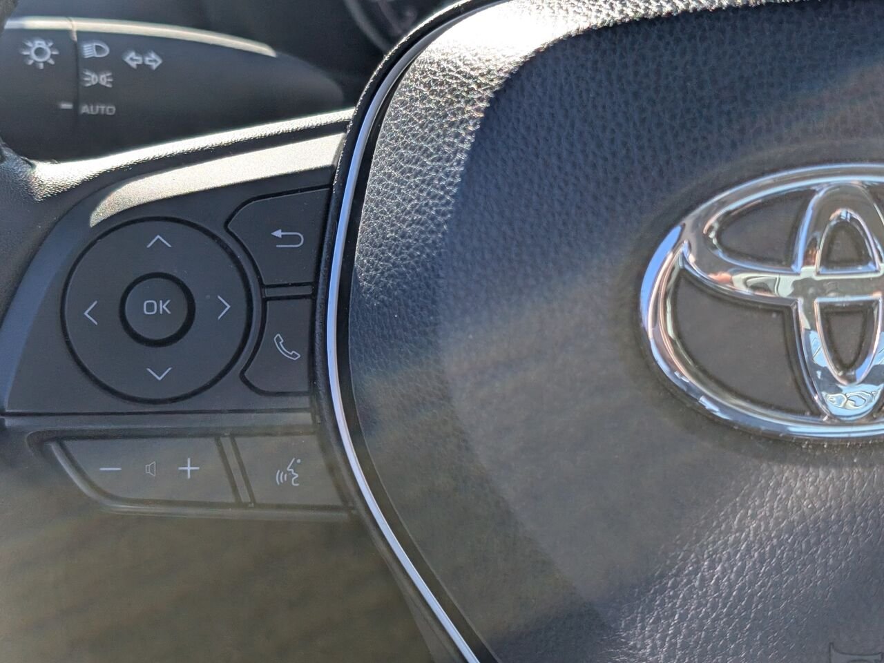 Toyota RAV4 XLE/AWD/SIÈGES CHAUFFANTS/VOLANT CHAUFFANT/TOIT OUVRANT/BLUETOOTH/AC BIZONE 2025 Bleu Sherbrooke - photo #16