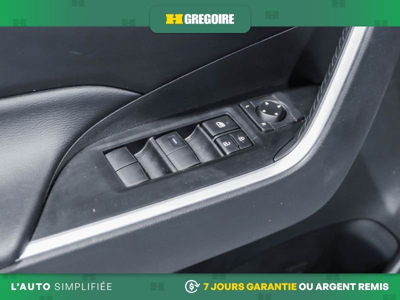 2022 Toyota Rav 4 Silver Blainville - photo #13