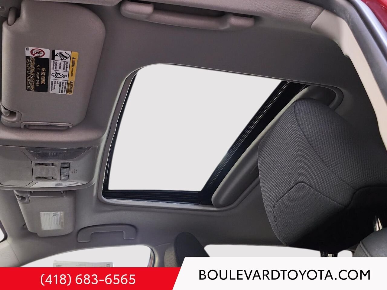 2021 Toyota RAV4 100244B-45 | XLE, AWD Red Québec - photo #10