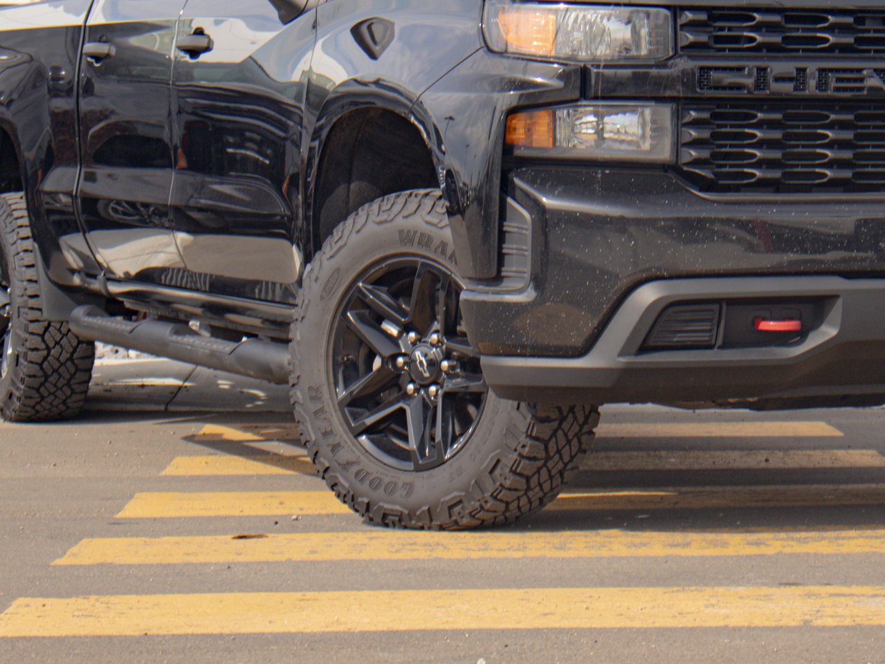 2021 Chevrolet Silverado 1500 4WD Crew Cab 147 Custom Trail Boss Black Sherwood Park - photo #5