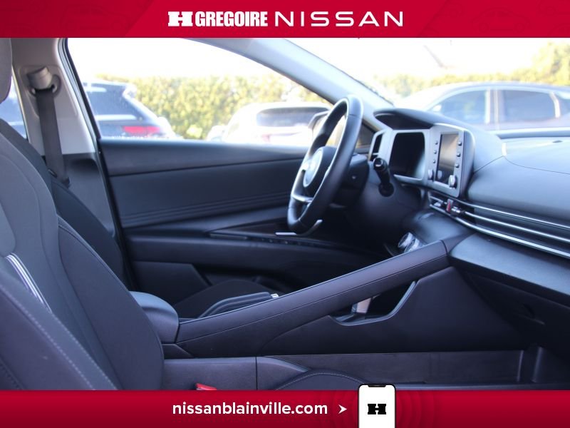 2025 Hyundai Elantra Grey Laval - photo #22