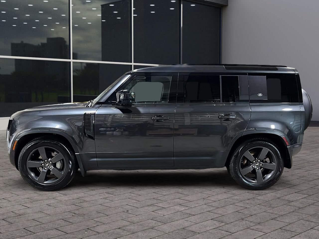 2024 Land Rover Defender Grey Québec - photo #23