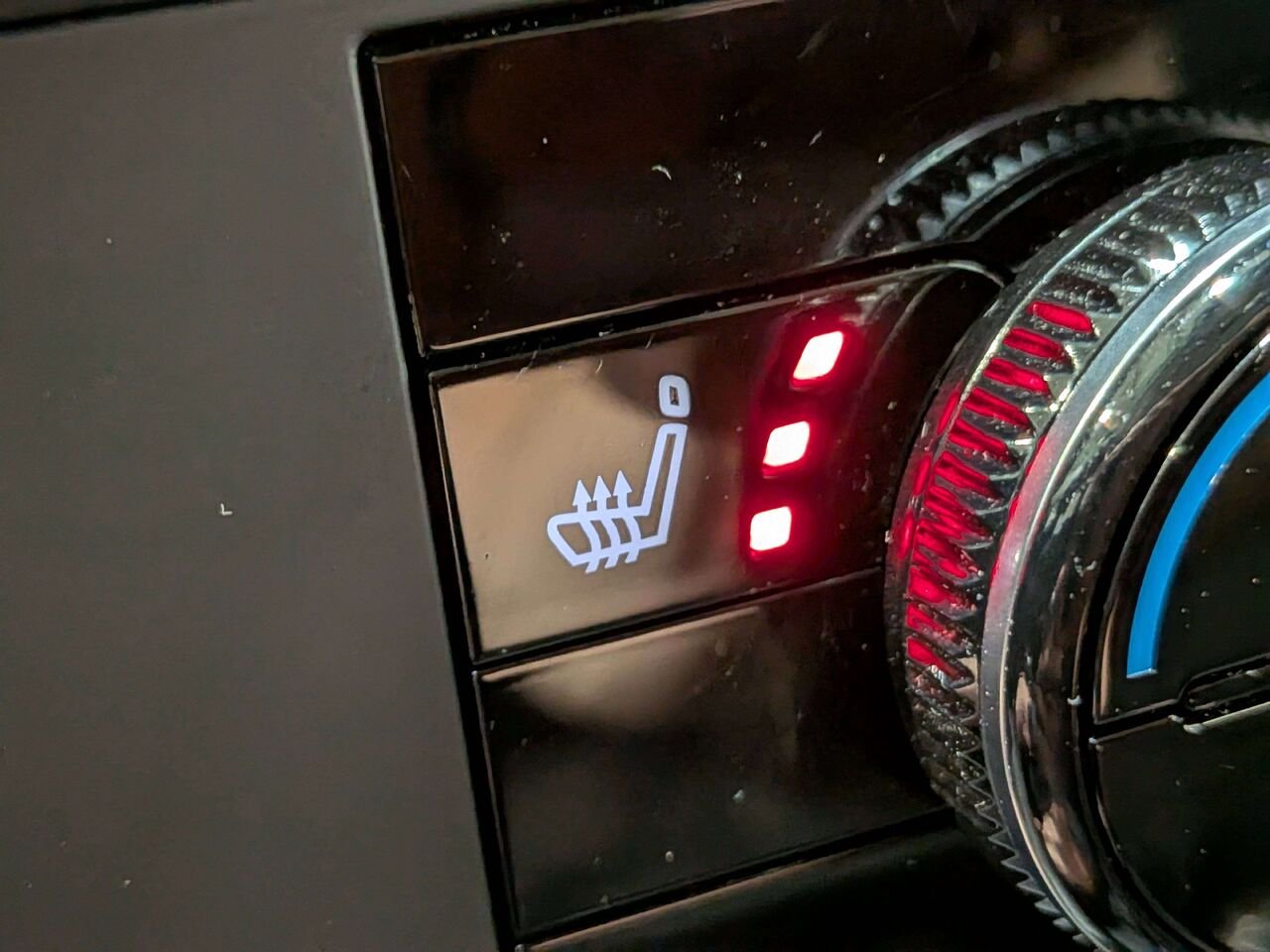 2024 Nissan Pathfinder S 4WD Black Val-David - photo #2
