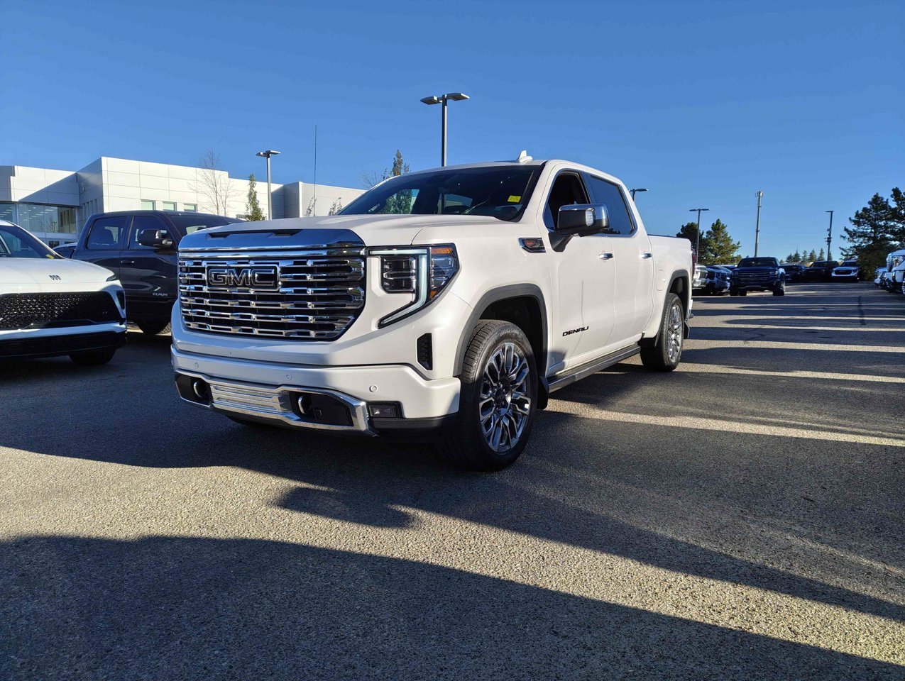 2025 GMC Sierra 1500 4WD Crew Cab 147 Denali White Sherwood Park - photo #3