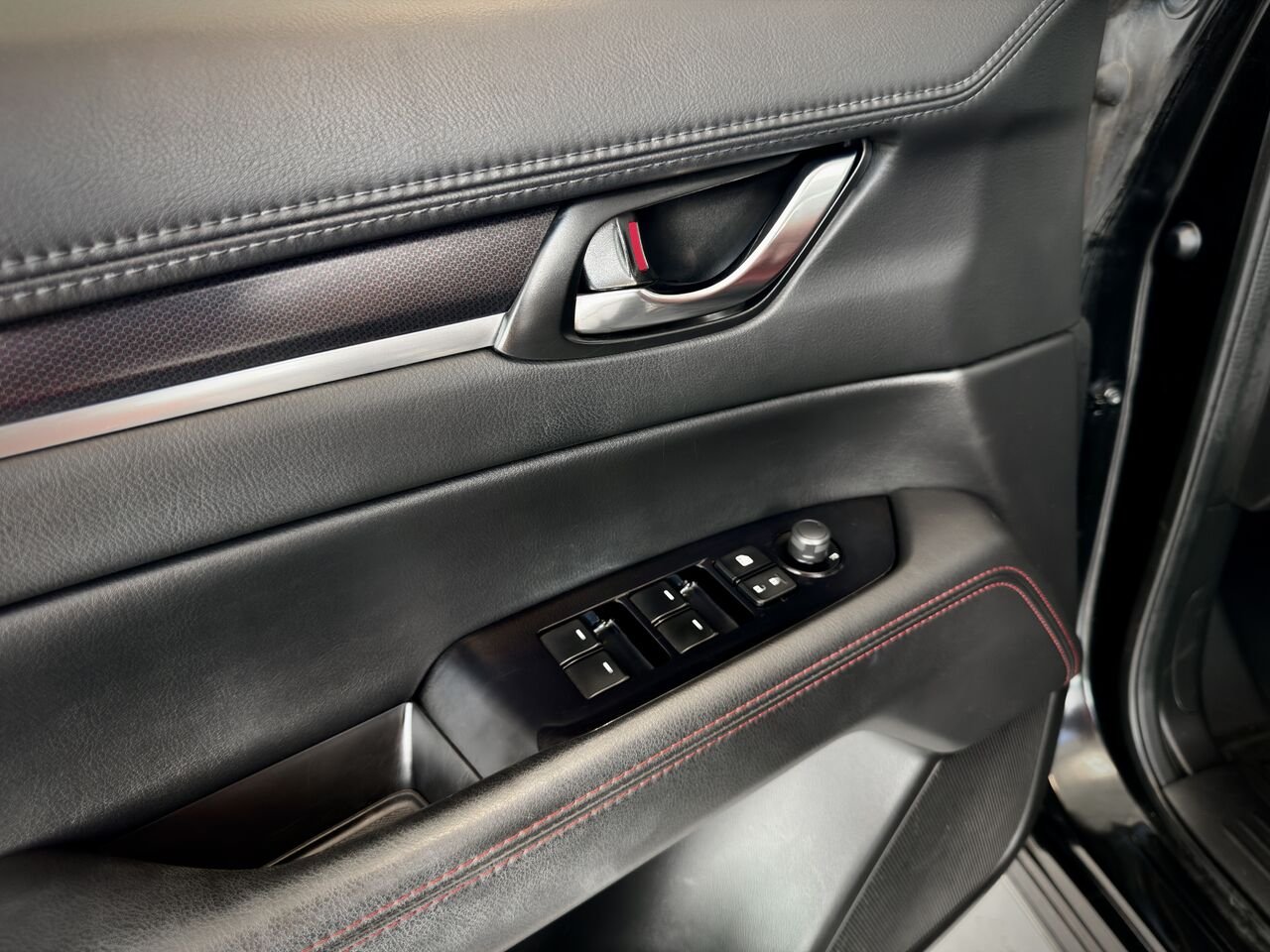 2021 Mazda CX-5 Black Notre-Dame-des-Prairies - photo #29