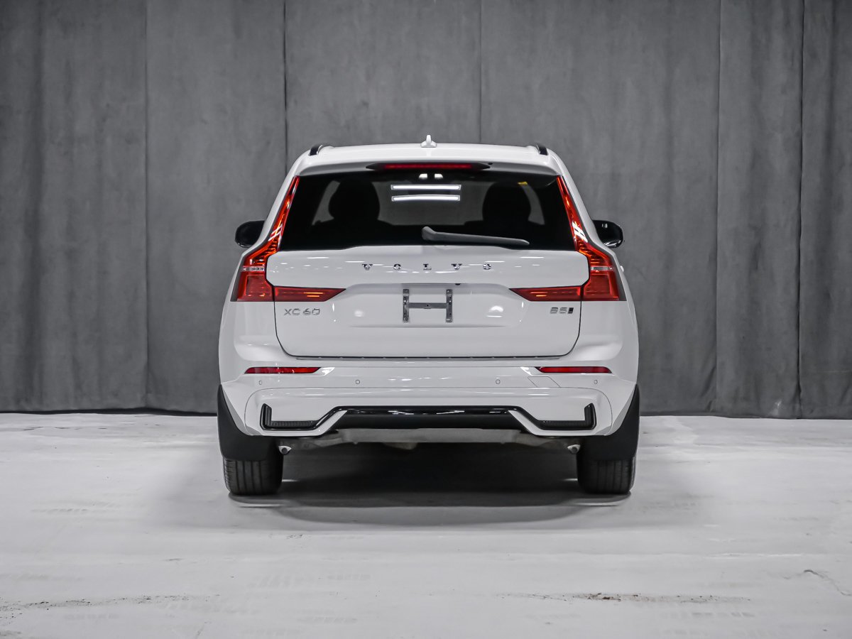 Volvo XC60 B5 CORE DARK 2024 Blanc Montréal - photo #4