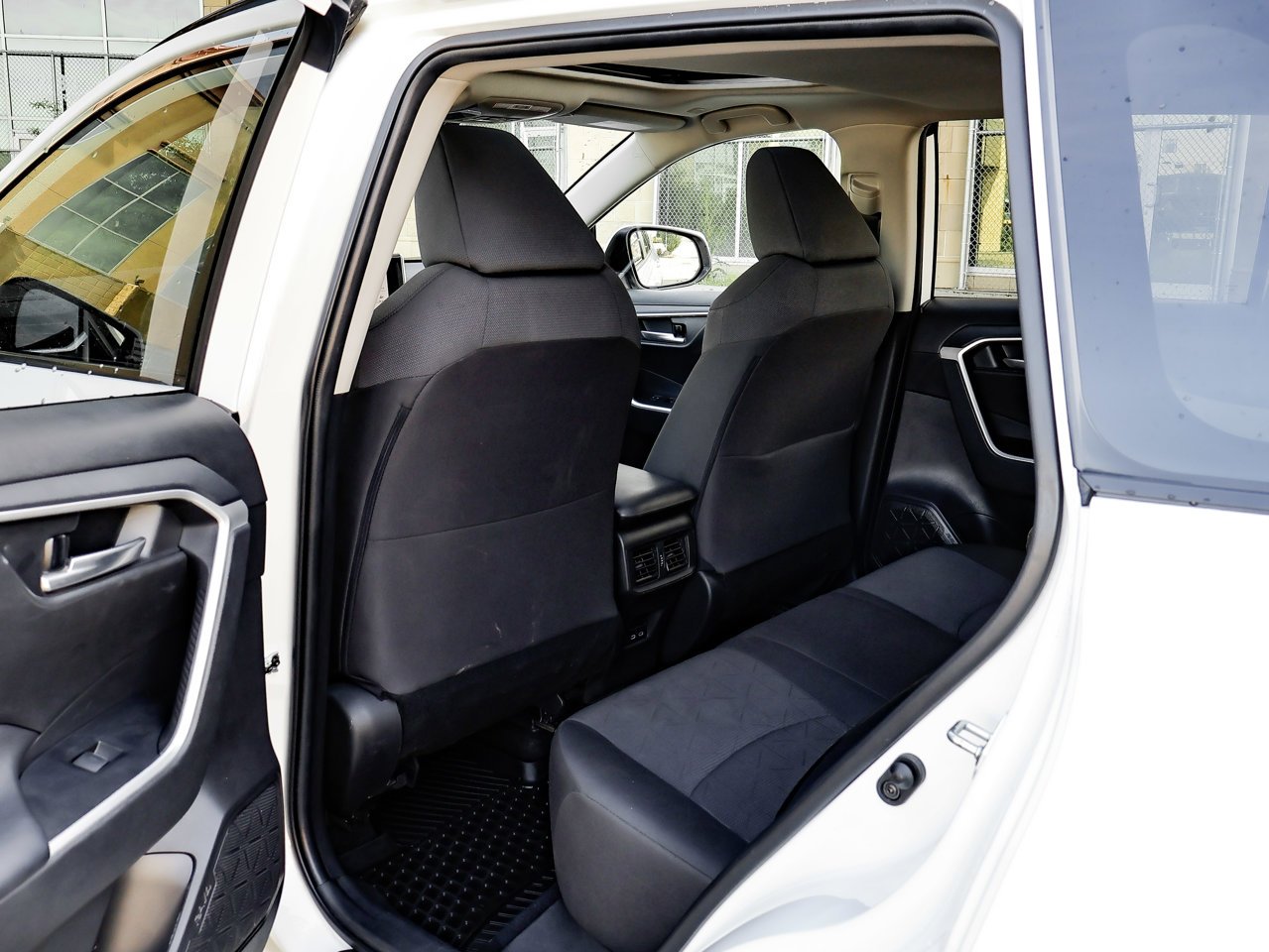 2024 Toyota RAV4 XLE AWD White Sherwood Park - photo #26